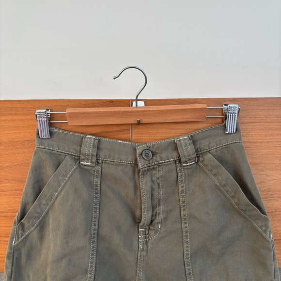 Reformation Women’s Utility Army Green High Rise Cargo Shorts, Size 26 - Picture 5 of 13